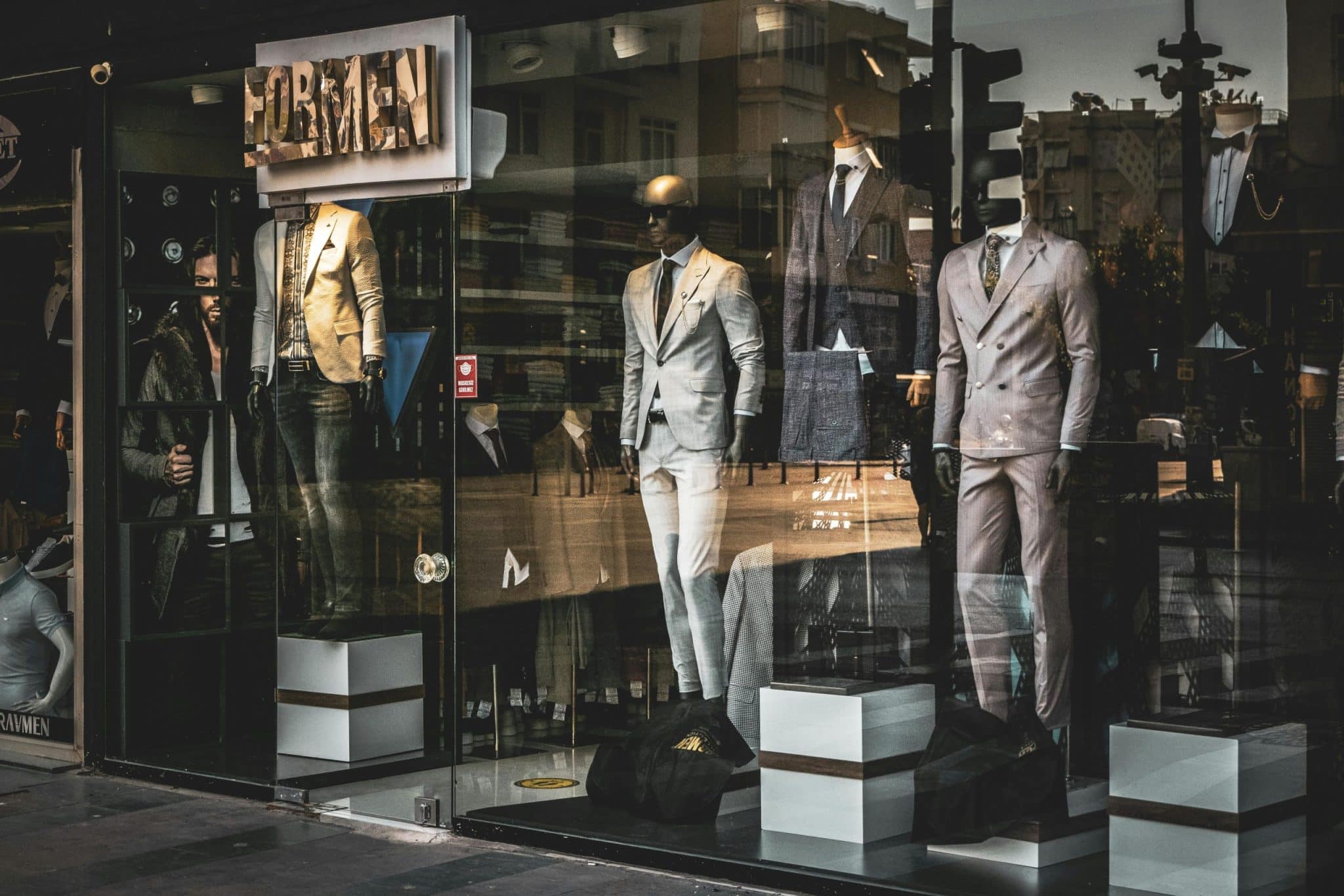 NFT Tailoring: Digital Twins of Physical Garments Resold as Tokens