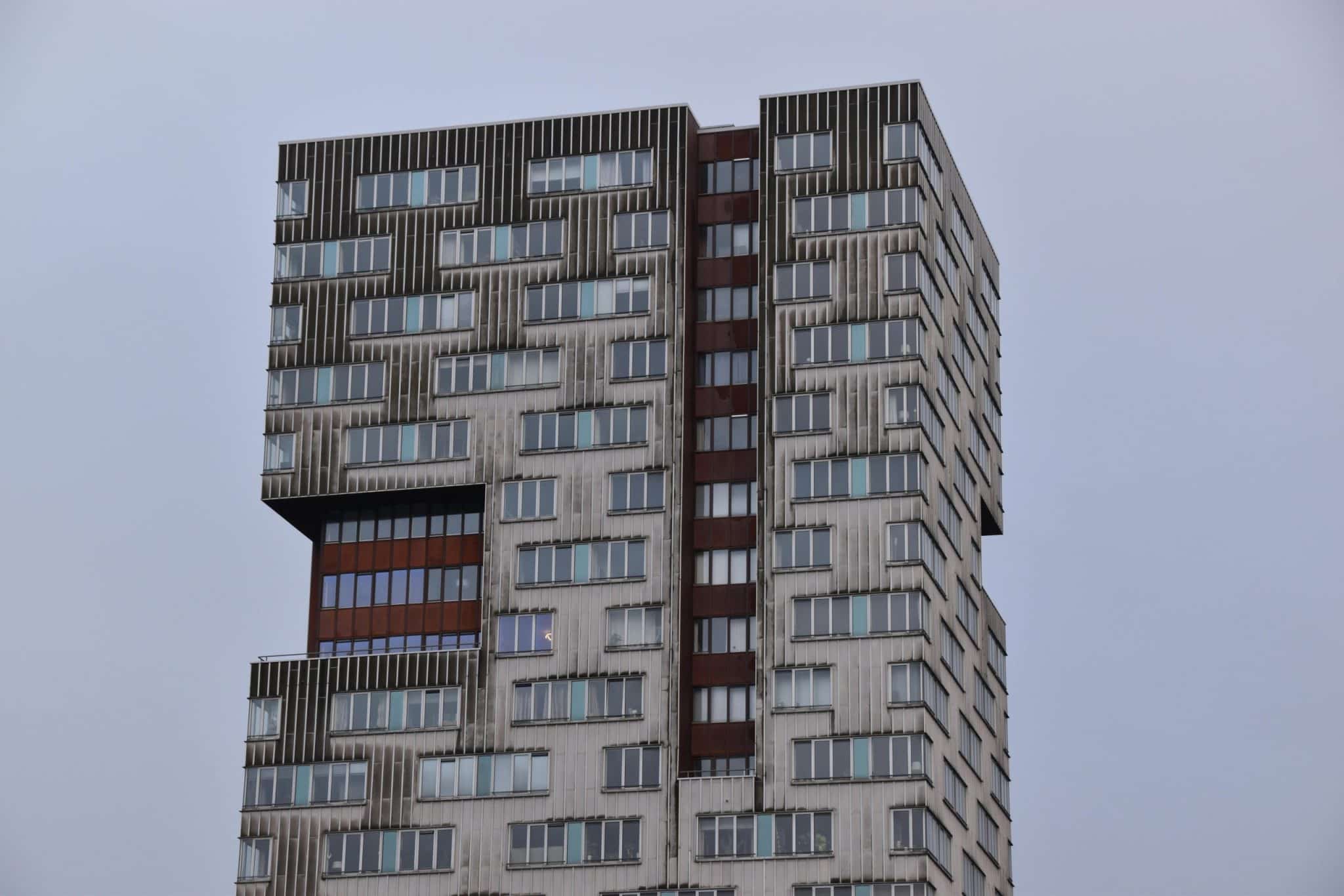Post-Pandemic Blueprint: Offices Reborn as Vertical Hydroponic Farms