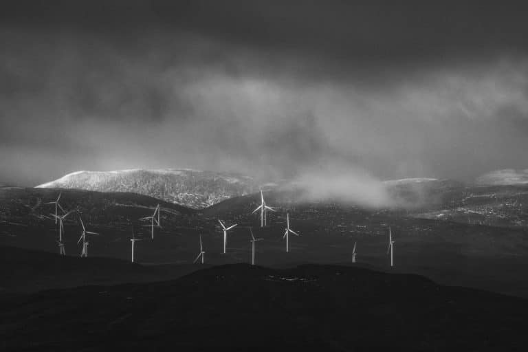 Nuclear-Powered Server Farms: Solving AI’s Energy Crisis