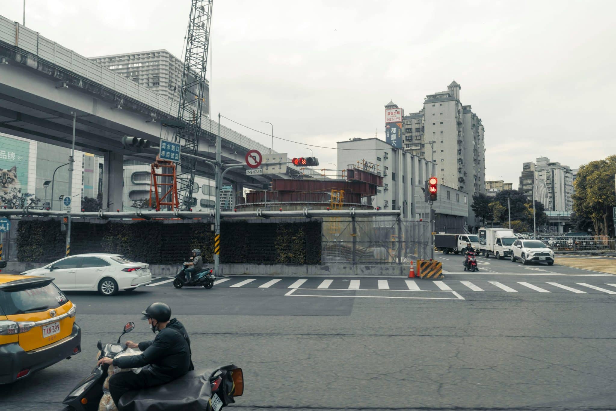 Google’s Waymo: Fully Autonomous Cars in Urban Settings