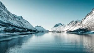 Arctic Noir Escapes: Midnight Sun Treks in Nordic Wilderness