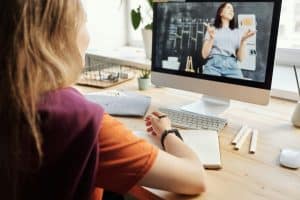 AI Tutors 24/7: How Chatbots Fill Learning Gaps After School Hours