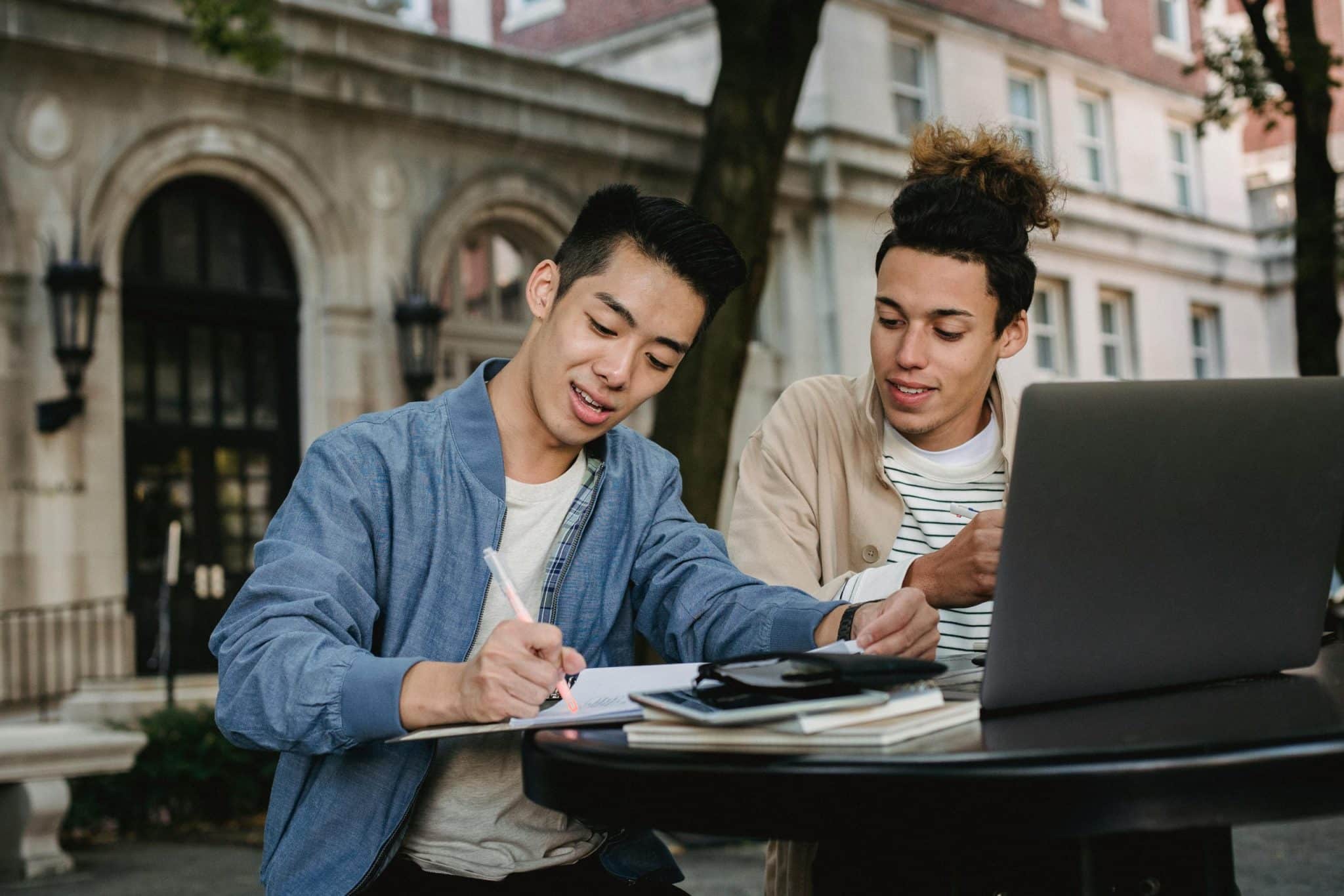 Peer Review Platforms: Students Grading AI-Generated Essays