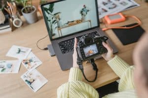 Foldable Screens Evolve: Rollable OLEDs in Everyday Gadgets