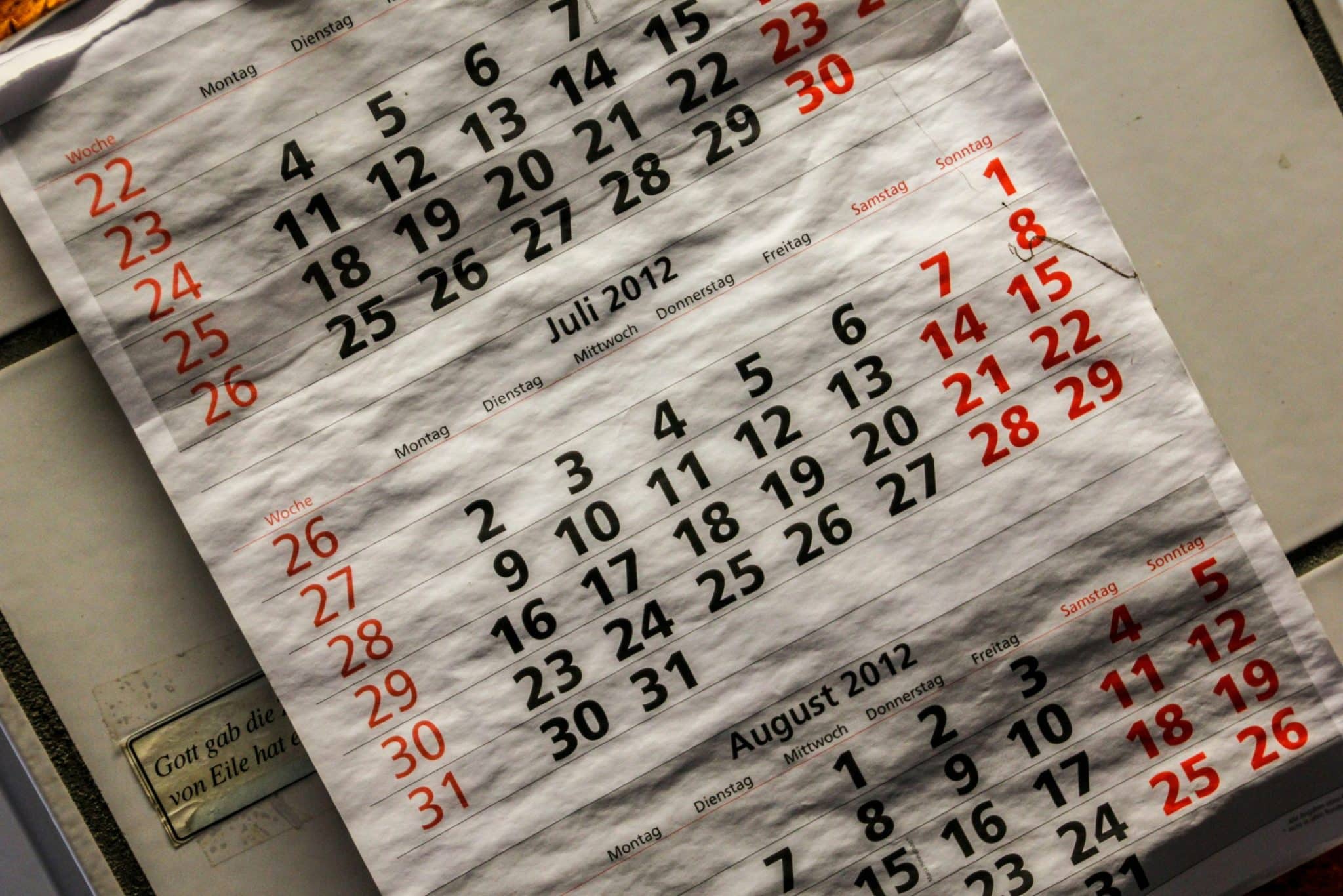 Decomposition Calendar Dresses: Countdown Stitching to Biodegradation